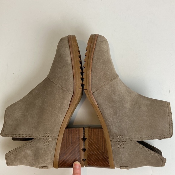 Sorel Cate Suede Cut-Out Chelsea Boot NL3384-240 Sz 8 Tan Bootie Normcore Winter - Picture 12 of 16